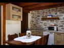 Hiša za počitnice Three holiday homes: H1 Azur (4), H2 Wood (4), H3 Ston (4+2) Orebić - Polotok Pelješac  - Hrvaška  - H2 Wood (4): kuhinja in jedilnica