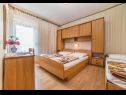 Apartmaji Duša - with great view: A1(4+1), A3 I kat(2+1), A2 II kat(2+1) Banjol - Otok Rab  - Apartma - A3 I kat(2+1): spalnica