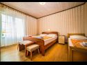 Apartmaji Duša - with great view: A1(4+1), A3 I kat(2+1), A2 II kat(2+1) Banjol - Otok Rab  - Apartma - A2 II kat(2+1): spalnica