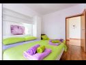 Apartmaji Nada- sea view: A1 - Ljubičasti (4+2), A2 - Crveni (4+2) Banjol - Otok Rab  - Apartma - A1 - Ljubičasti (4+2): spalnica