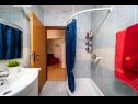 Apartmaji Nada- sea view: A1 - Ljubičasti (4+2), A2 - Crveni (4+2) Banjol - Otok Rab  - Apartma - A2 - Crveni (4+2): kopalnica s straniščem