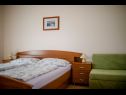 Apartmaji Coastal home - 10 m from the sea: A1(4+1), A2(2), A3(2+2), A4(4+1), A5(4+1) Supetarska Draga - Otok Rab  - Apartma - A4(4+1): spalnica