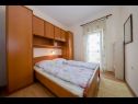 Apartmaji Coastal home - 10 m from the sea: A1(4+1), A2(2), A3(2+2), A4(4+1), A5(4+1) Supetarska Draga - Otok Rab  - Apartma - A4(4+1): spalnica