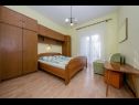 Apartmaji Coastal home - 10 m from the sea: A1(4+1), A2(2), A3(2+2), A4(4+1), A5(4+1) Supetarska Draga - Otok Rab  - Apartma - A5(4+1): spalnica