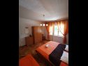 Apartmaji Tiho - 300 m from sea: A1(2), A2(4+2), A3(2) Supetarska Draga - Otok Rab  - Apartma - A2(4+2): spalnica