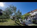 Apartmaji Mig - with beautiful garden: A1(2+1), A3(4+1), A4(4+1) Supetarska Draga - Otok Rab  - dvorišče