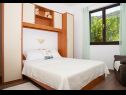 Apartmaji Mira - near sandy beach A1 (6) Supetarska Draga - Otok Rab  - Apartma - A1 (6): spalnica