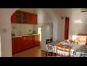 Apartmaji Jase - 30 m from beach : SA1-crvena kuhinja(2), A2(4), SA3(2+1), SA4-bijela kuhinja(2) Lukovo Šugarje - Riviera Senj  - Studio apartma - SA3(2+1): kuhinja in jedilnica