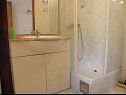 Apartmaji Ana - 5 m from beach: A1 Plavi(2+2), A2 Rozi(2+2) Ribarica - Riviera Senj  - Apartma - A2 Rozi(2+2): kopalnica s straniščem