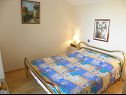 Apartmaji Ana - 5 m from beach: A1 Plavi(2+2), A2 Rozi(2+2) Ribarica - Riviera Senj  - Apartma - A2 Rozi(2+2): spalnica