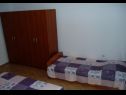 Apartmaji in sobe Vjenceslava - with parking : A1(4+2), A2(3+2), A3(2+1), A4(2+1), R5(2) Senj - Riviera Senj  - Apartma - A2(3+2): spalnica