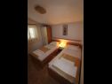 Apartmaji Anna - great location & family friendly: A1(4), A3(4) Pirovac - Riviera Šibenik  - Apartma - A1(4): spalnica