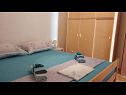 Apartmaji Neva - 150m from sea: A1(6), A2(6) Primošten - Riviera Šibenik  - Apartma - A2(6): spalnica