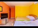 Apartmaji Dari - near beach: A1(7), SA2(2), SA3(2) Rogoznica - Riviera Šibenik  - Apartma - A1(7): spalnica