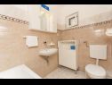 Apartmaji Srki - 50m from the sea: A1 prizemlje (4) , A2 kat (4) Rogoznica - Riviera Šibenik  - Apartma - A1 prizemlje (4) : kopalnica s straniščem