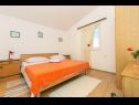 Apartmaji Srki - 50m from the sea: A1 prizemlje (4) , A2 kat (4) Rogoznica - Riviera Šibenik  - Apartma - A2 kat (4): spalnica