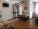 Apartmaji Desy - free parking & BBQ: SA1(2+2), SA2(2+2), A3(4+2) Srima - Riviera Šibenik  - Studio apartma - SA2(2+2): interijer