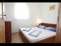 Apartmaji Deep Blue A1 PR(6+1), A2 KAT(6+1), A3(4+1) Srima - Riviera Šibenik  - Apartma - A3(4+1): spalnica