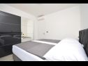 Apartmaji Ivan M - 20m to the beach: A1(4+1), A2(4+2), A3(4+2) Srima - Riviera Šibenik  - Apartma - A1(4+1): spalnica