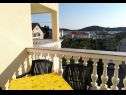 Apartmaji Marija - 100 m from beach: A1(4), A2(4), A3(4), A4(3), A5(2+1) Tribunj - Riviera Šibenik  - Apartma - A2(4): terasa