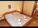 Apartmaji Marija - 100 m from beach: A1(4), A2(4), A3(4), A4(3), A5(2+1) Tribunj - Riviera Šibenik  - Apartma - A3(4): spalnica