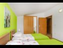 Apartmaji Malaga - comfortable and free parking: A2 B(4+1), SA C(2+1), SA D(2+0), SA E(2+1) Tribunj - Riviera Šibenik  - Apartma - A2 B(4+1): 