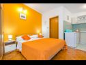 Apartmaji Malaga - comfortable and free parking: A2 B(4+1), SA C(2+1), SA D(2+0), SA E(2+1) Tribunj - Riviera Šibenik  - Studio apartma - SA D(2+0): 
