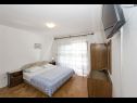 Apartmaji Slavka - free parking & BBQ: SA1(2), SA2(2+1), SA3(3), A4(4+1) Tribunj - Riviera Šibenik  - Studio apartma - SA1(2): interijer