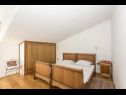 Apartmaji Slavka - free parking & BBQ: SA1(2), SA2(2+1), SA3(3), A4(4+1) Tribunj - Riviera Šibenik  - Apartma - A4(4+1): spalnica