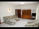 Apartmaji Araz - parking and barbecue: A1(4+1), A2(3) Vodice - Riviera Šibenik  - Apartma - A1(4+1): dnevna soba