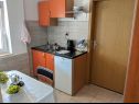 Apartmaji Jak - parking and BBQ: A1(2), A2(2), A3(4) Vodice - Riviera Šibenik  - Apartma - A1(2): kuhinja in jedilnica