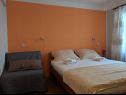 Apartmaji Jak - parking and BBQ: A1(2), A2(2), A3(4) Vodice - Riviera Šibenik  - Apartma - A3(4): spalnica