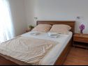 Apartmaji Jak - parking and BBQ: A1(2), A2(2), A3(4) Vodice - Riviera Šibenik  - Apartma - A3(4): spalnica