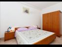 Apartmaji Snježa - green house: A1 Andelija(5), B2 Snjezana(4+1) Vodice - Riviera Šibenik  - Apartma - A1 Andelija(5): spalnica