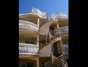 Apartmaji Ani - modern: A1 prizemlje(2+2), A2 I kat(2+2), A3 II kat(2+2), A4-Klaudija(4+1) Vodice - Riviera Šibenik  - hiša