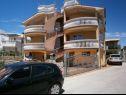 Apartmaji Ani - modern: A1 prizemlje(2+2), A2 I kat(2+2), A3 II kat(2+2), A4-Klaudija(4+1) Vodice - Riviera Šibenik  - hiša