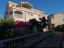 Apartmaji Budi - near sandy beach A1(4), A2(4), A3(4) Vodice - Riviera Šibenik  - hiša