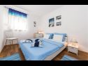 Apartmaji Big blue - terrace lounge: A1(4) Vodice - Riviera Šibenik  - Apartma - A1(4): spalnica