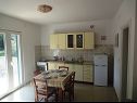 Apartmaji Elizabet - great location & close to the beach: A1(4+2), A2(2+2) Maslinica - Otok Šolta  - Apartma - A2(2+2): kuhinja in jedilnica