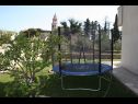 Apartmaji Ivica - parking: A1(4+2), A2(4+1) Kastel Gomilica - Riviera Split  - otroško igrišče