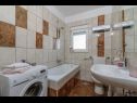 Apartmaji Vana - 400 m from beach: A1(4+1) Kaštel Novi - Riviera Split  - Apartma - A1(4+1): kopalnica s straniščem