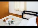 Apartmaji Mari - 250 m from sea: A1(2+2), A2(8) Podstrana - Riviera Split  - Apartma - A2(8): spalnica