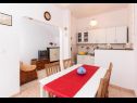 Apartmaji Knez 1 - 50 m from beach: A3(4) Podstrana - Riviera Split  - Apartma - A3(4): kuhinja in jedilnica