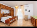 Apartmaji Knez 1 - 50 m from beach: A3(4) Podstrana - Riviera Split  - Apartma - A3(4): spalnica