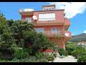 Apartmaji Vini- beautiful garden and terrase A4(4+2) Podstrana - Riviera Split  - hiša
