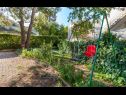 Apartmaji Vini- beautiful garden and terrase A4(4+2) Podstrana - Riviera Split  - dvorišče