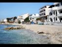 Apartmaji Vini- beautiful garden and terrase A4(4+2) Podstrana - Riviera Split  - plaža