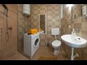Apartmaji Zdrav - with big terrace: A1(4) Split - Riviera Split  - Apartma - A1(4): kopalnica s straniščem