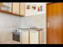 Apartmaji Jurica - 300 m from sea: A1 Lea(2+1), A2 Roko(2+1) Split - Riviera Split  - Apartma - A1 Lea(2+1): kuhinja