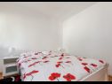 Apartmaji Jurica - 300 m from sea: A1 Lea(2+1), A2 Roko(2+1) Split - Riviera Split  - Apartma - A2 Roko(2+1): spalnica
